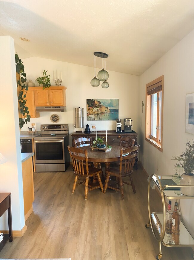 Building Photo - 13057 Velp Ave