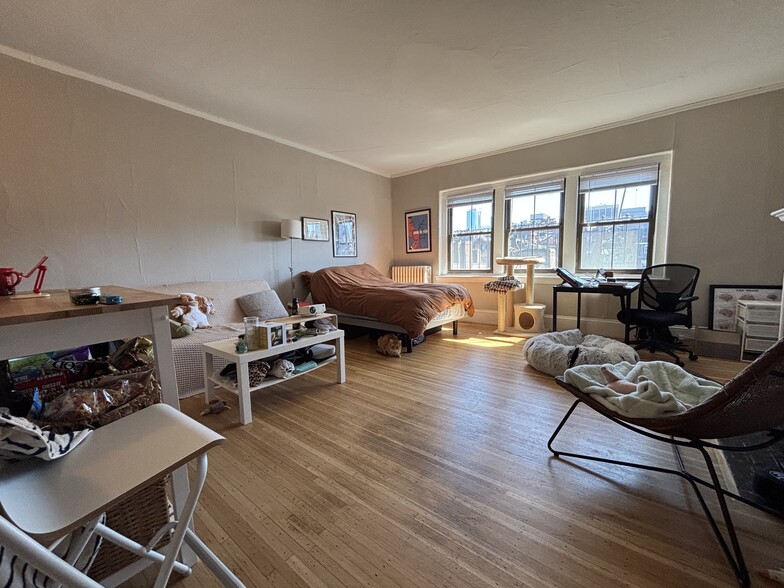 Building Photo - 85 Charles St