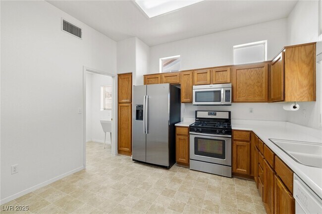 Building Photo - 10416 W Linfield Pl