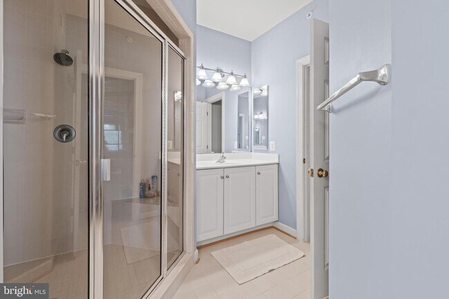 Building Photo - POTOMAC CLUB - SECONDS TO STONEBRIDGE