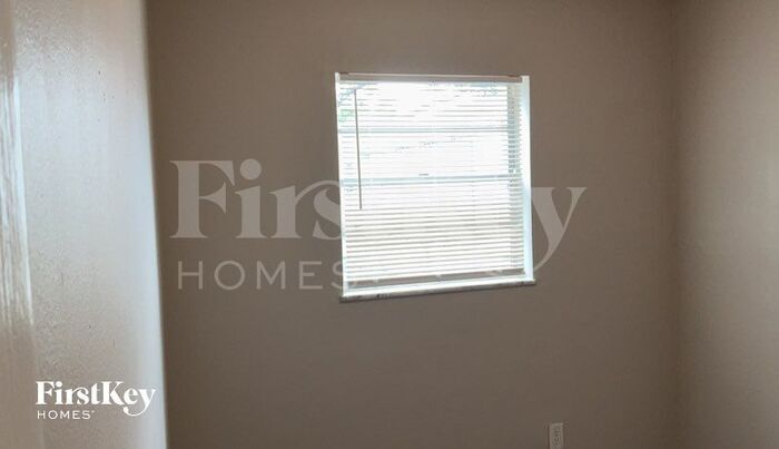 Building Photo - 9331 Forest Hills Dr