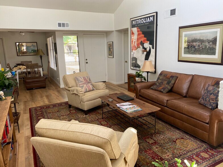 Building Photo - 9426 E Jenan Dr