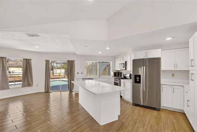 Building Photo - 15047 Woodbury Rd