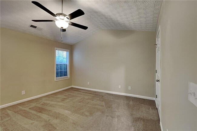 Building Photo - 163 Springbrooke Trl