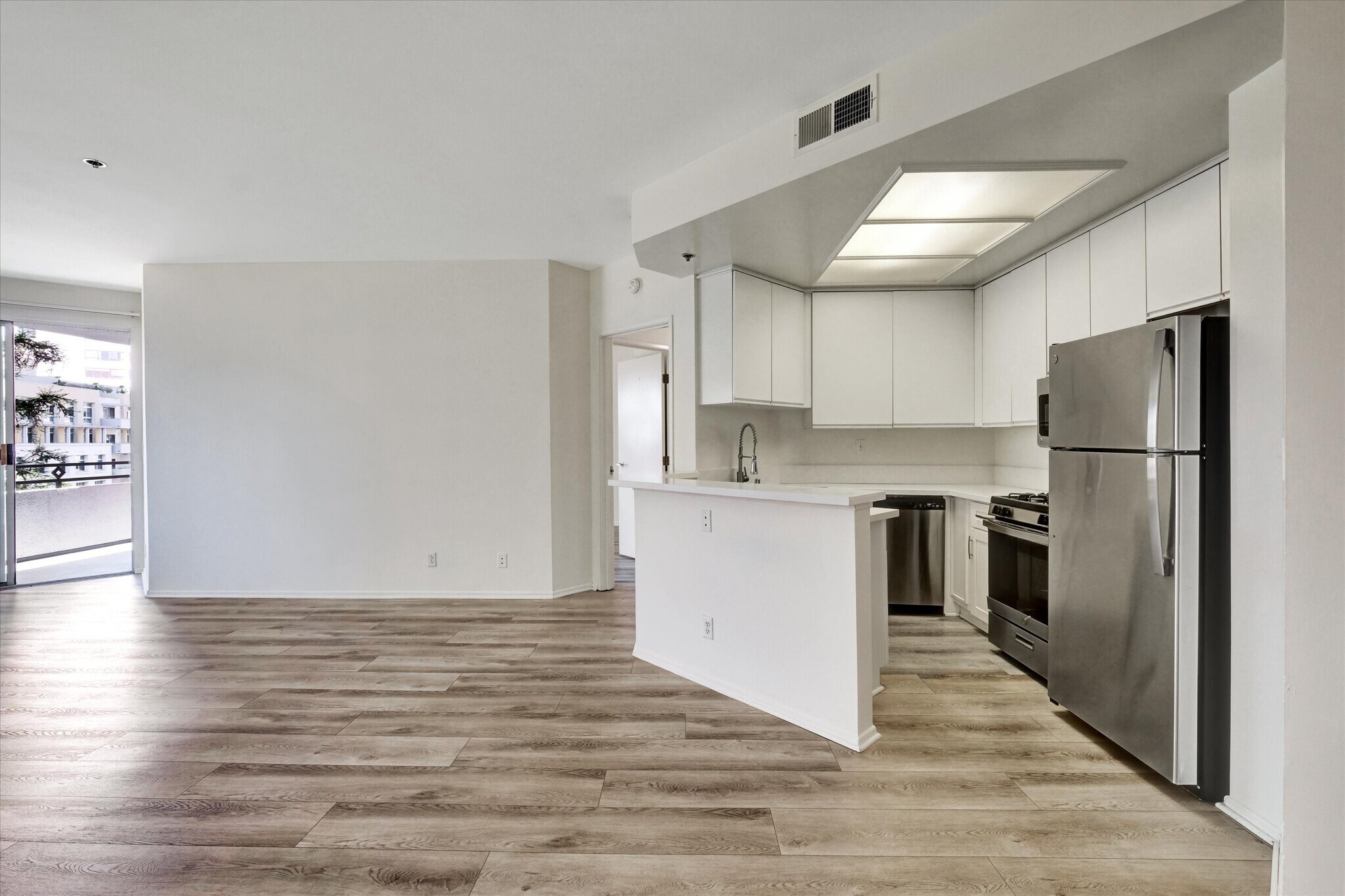 Building Photo - 10601 Wilshire Blvd
