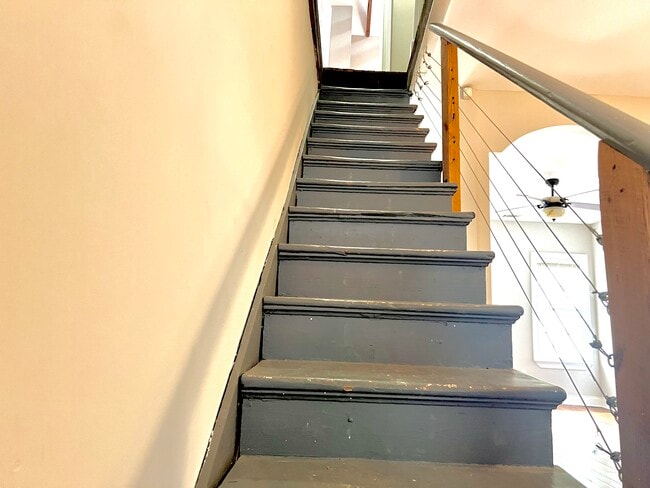 Building Photo - 406 E 31st St