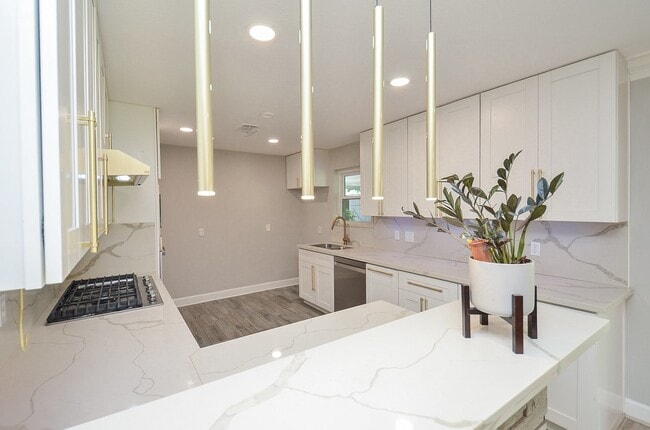 Building Photo - 9606 Highmeadow Dr
