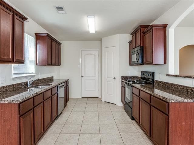 Building Photo - 219 Magnolia Dr