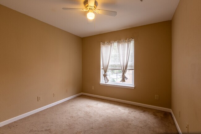 Building Photo - 13810 Sutton Park Dr N