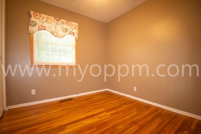 Building Photo - Great 3-Bedroom House on Westwood Lane