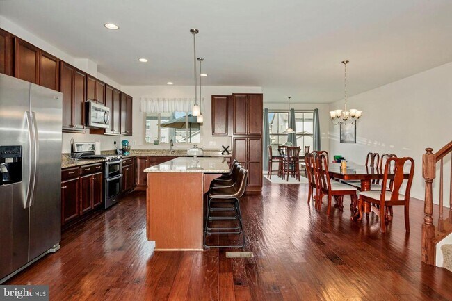 Building Photo - 944 Basswood Dr