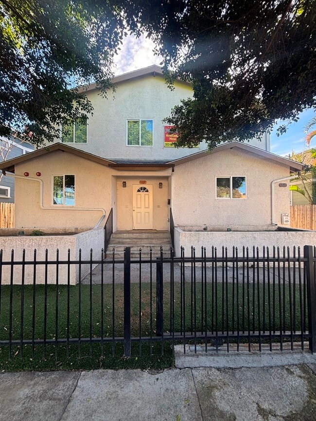 Building Photo - 122 E 24th St