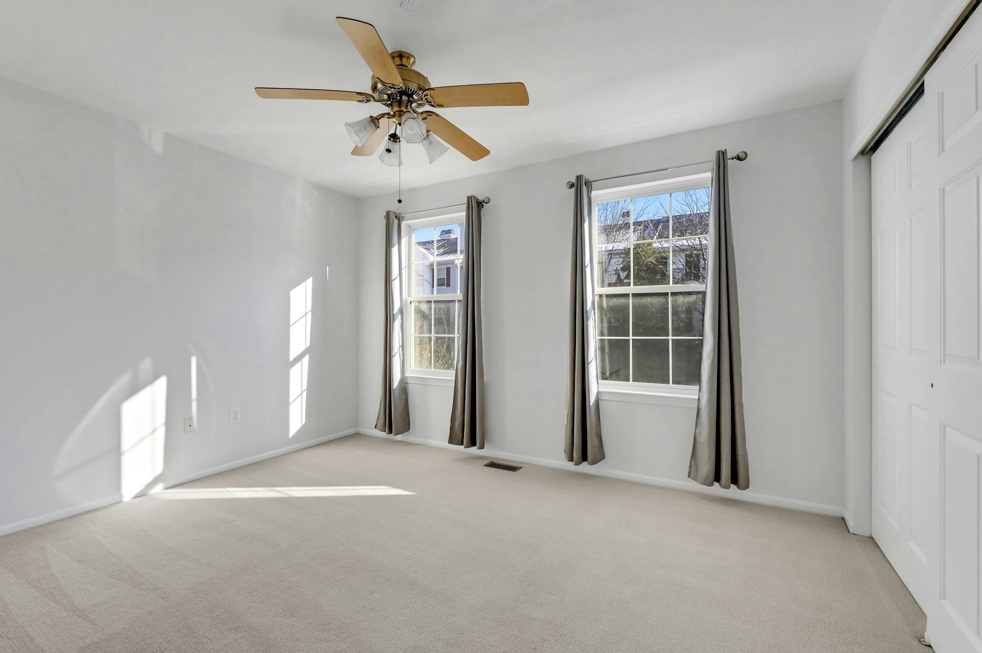 Building Photo - 2198 Kent Ct