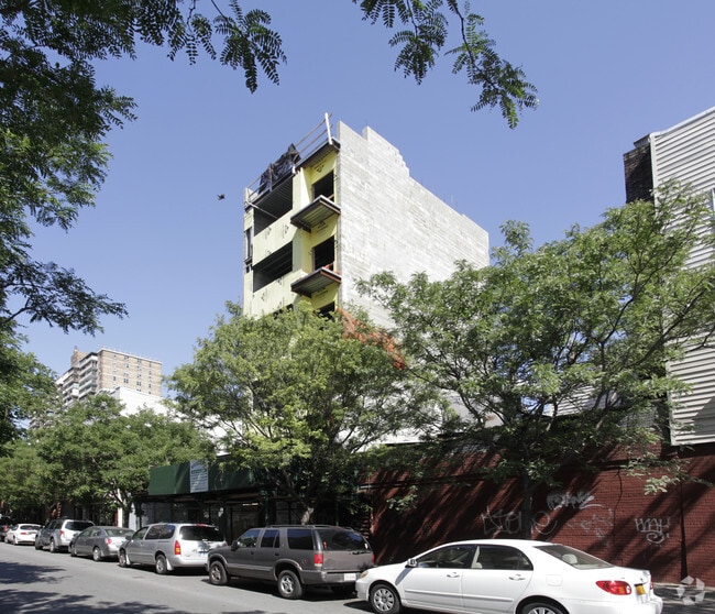 Primary Photo - 135 Boerum St