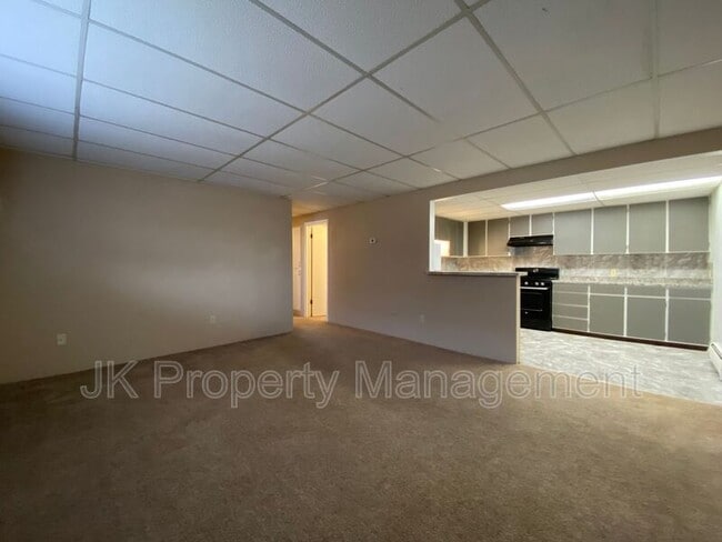 Building Photo - 1401-142B 2b St S