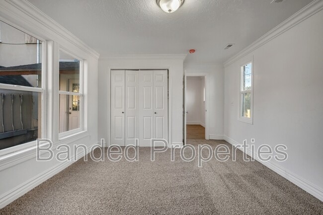 Building Photo - 741 E Center St