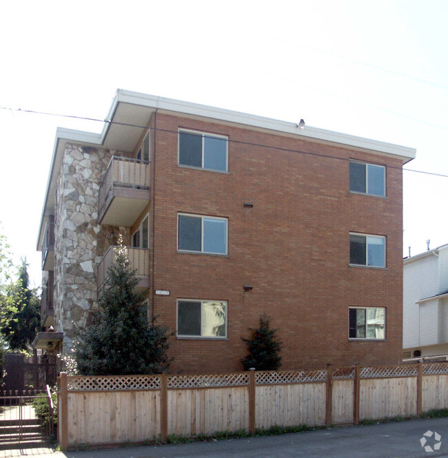 Building Photo - Ballard Brick Apartments