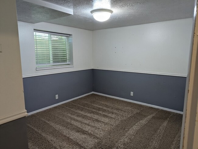 Building Photo - 1806 E Fawn Ln