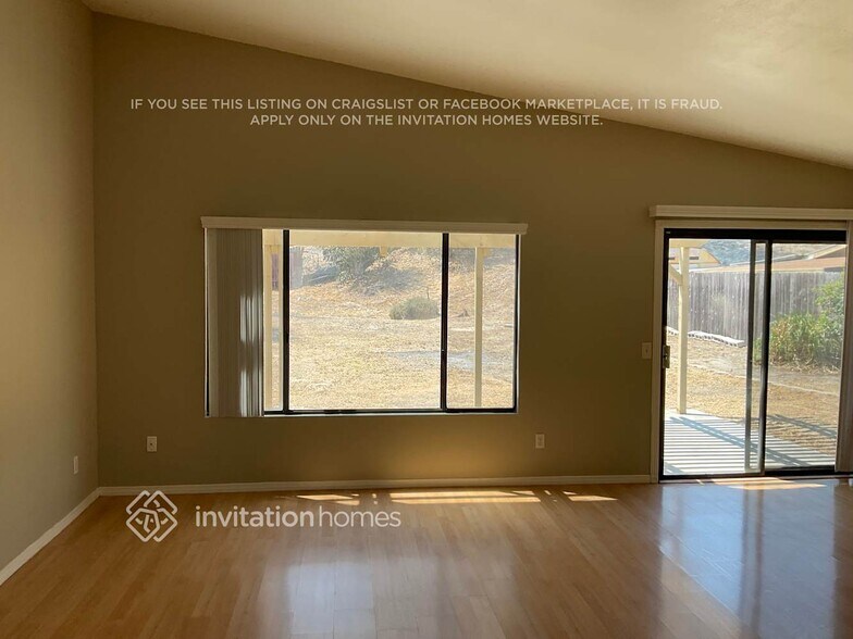 Building Photo - 1656 W Knapp Dr