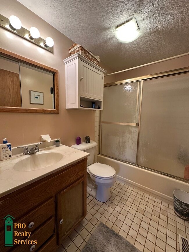 Building Photo - 3 Bedroom Home