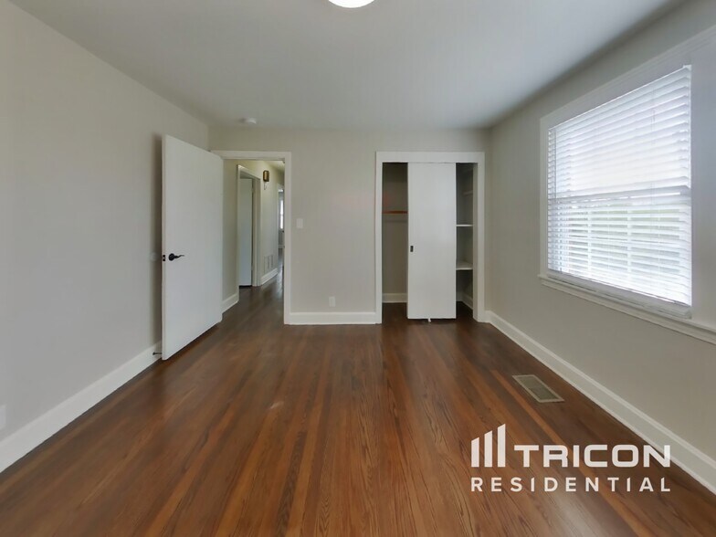 Building Photo - 421 Alta Loma Rd