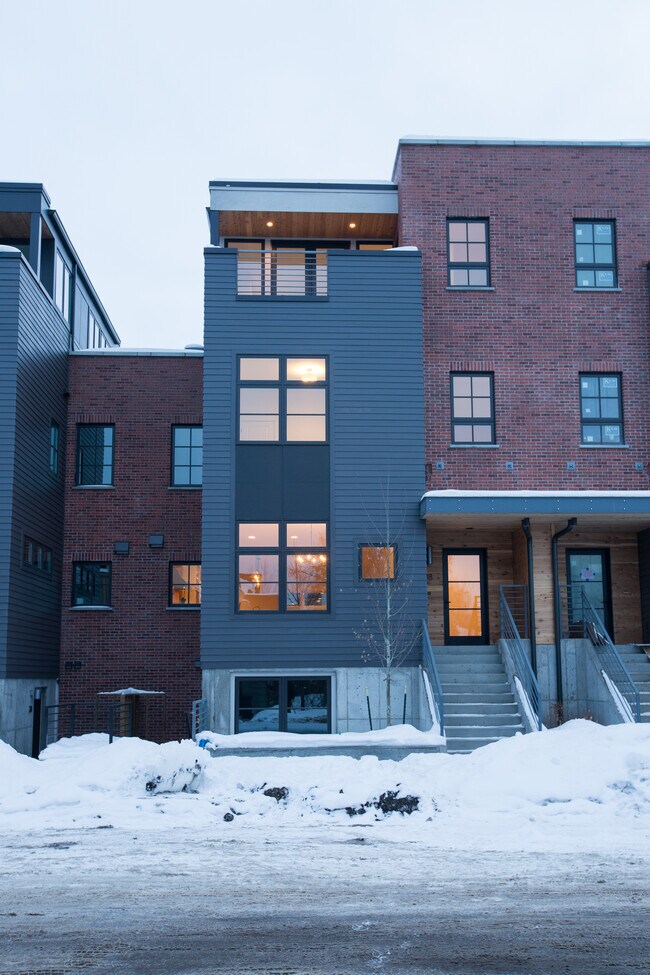 Building Photo - 18 E Beall St