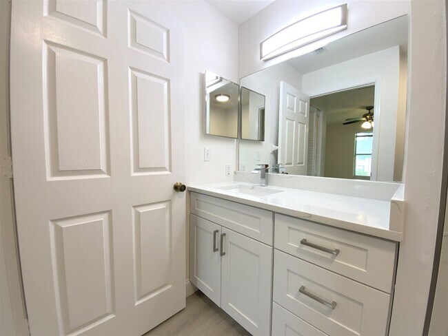 Building Photo - 776 Landover Cir
