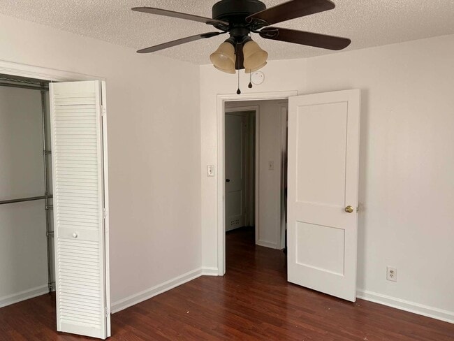 Building Photo - Adorable Renovated 2-Bed, 1-Bath with Garage—Enjoy the Charm of West Tulsa Living Near River Parks