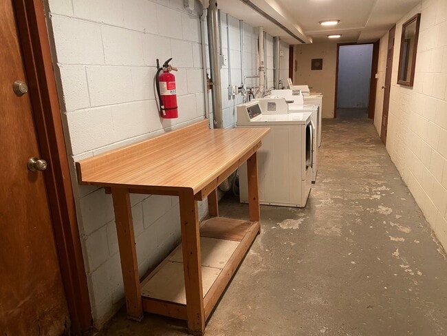 Building Photo - 5815 N Spaulding Ave