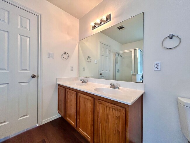 Building Photo - 102 Adamae Ln