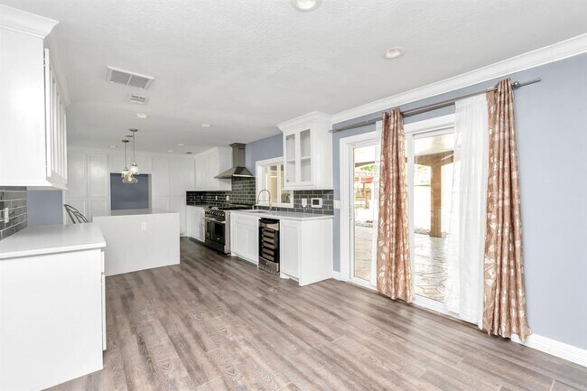Building Photo - 12418 Mill Ridge Dr