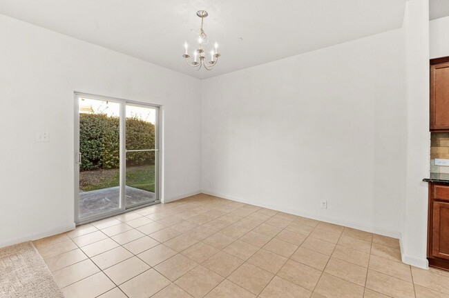 Building Photo - 1620 Bryant Dr