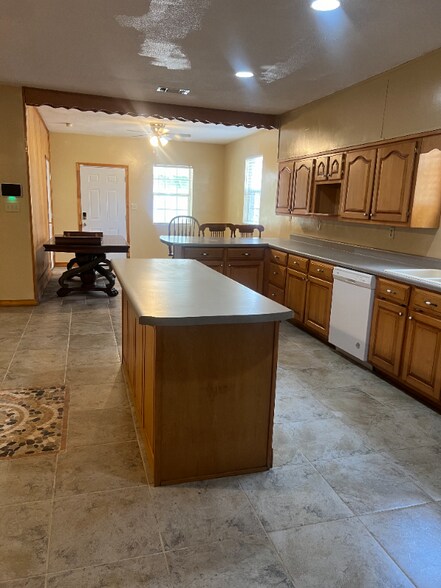 Building Photo - 19659 Young St