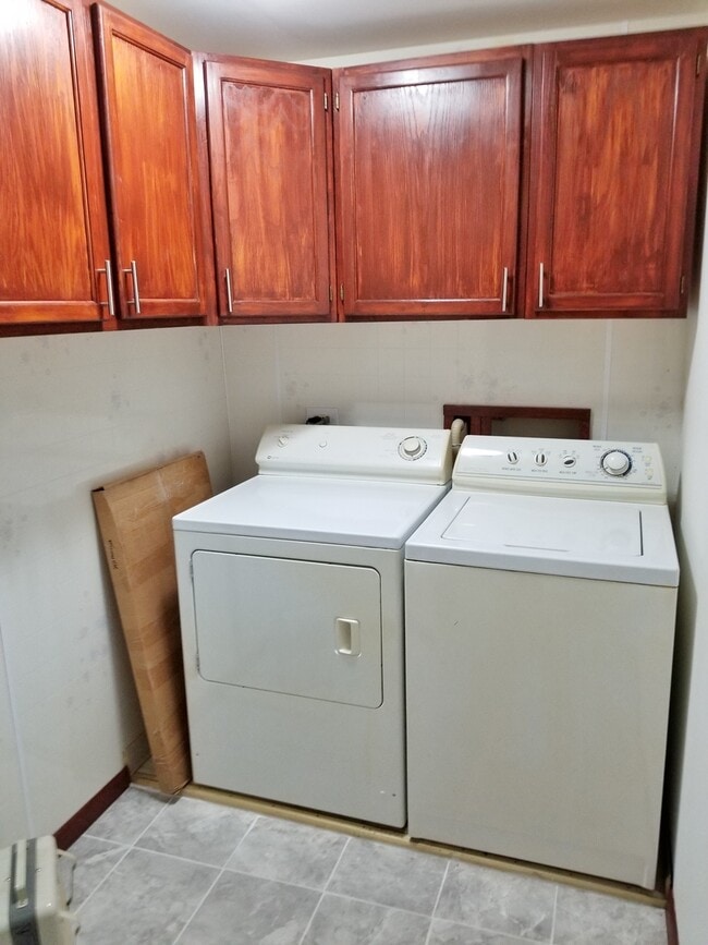 Building Photo - Very nice 3BR Rancher with appliances near Shunga Trails!