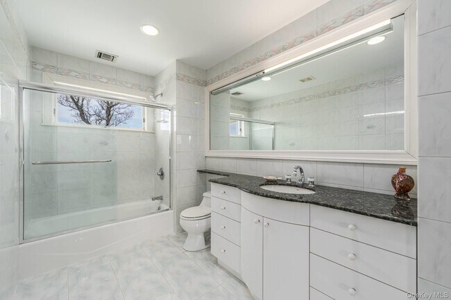 Building Photo - 16125 Soundview Ave