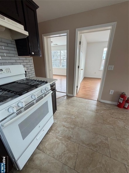 Building Photo - 110 Redwood Ave