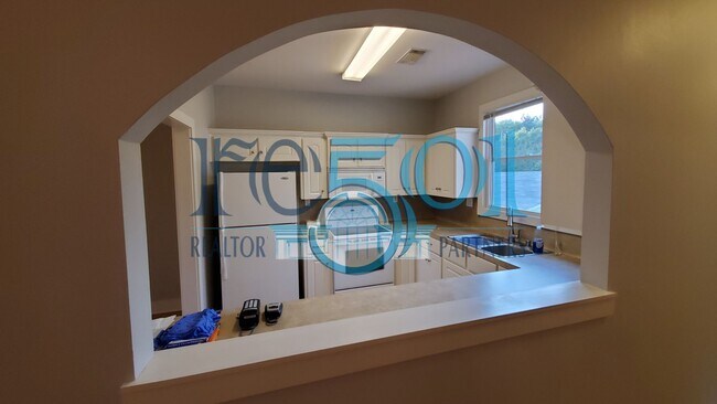 Building Photo - *COMING SOON* Don't park and ride the shuttle, stroll to UAMS from this SUPER FRESH & CLEAN Hillc...