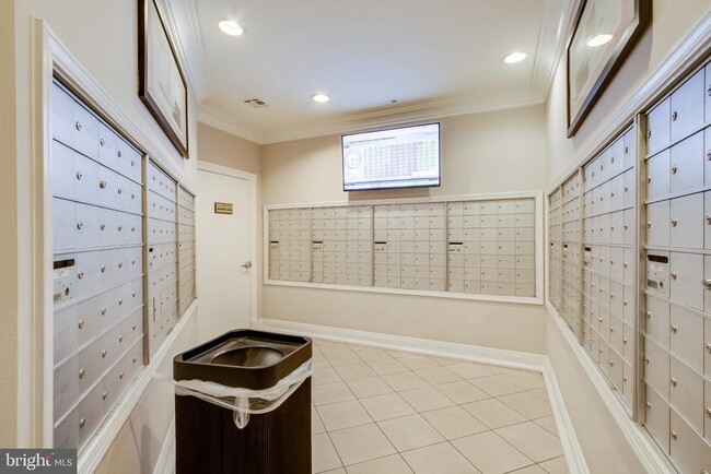 Building Photo - 12000 Market St