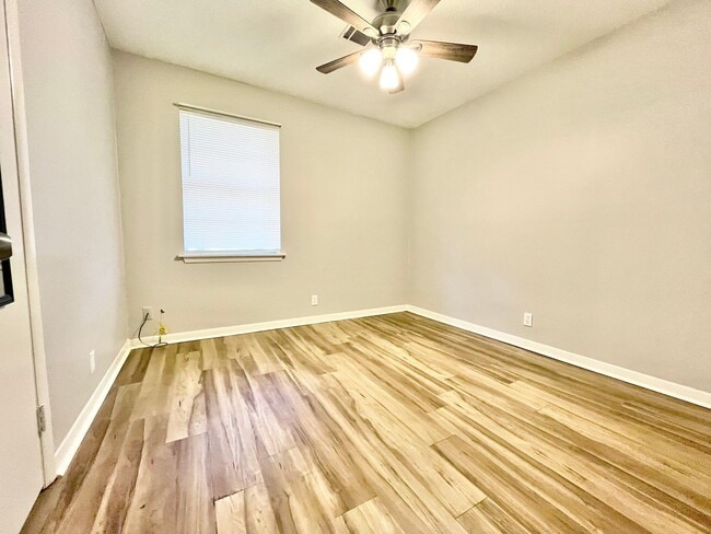 Building Photo - 114 Willow Loop