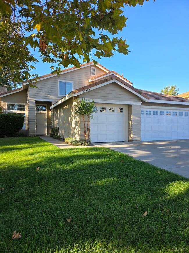 Primary Photo - 4 Bedroom Home in Paloma del Sol. Fresh Pa...