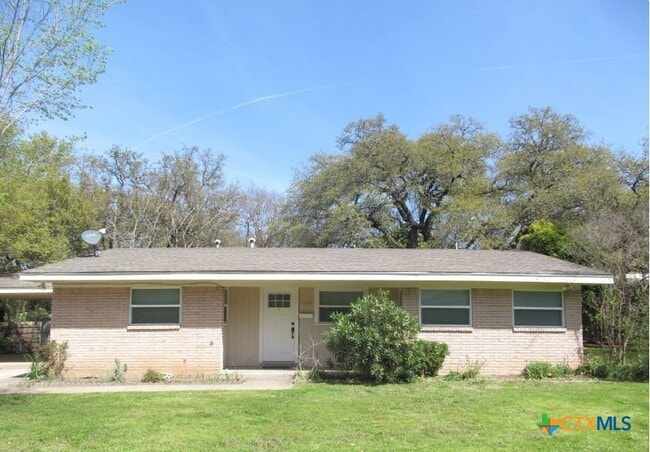 Primary Photo - 1400 N East St