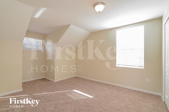 Building Photo - 6173 Skylarkcrest Dr