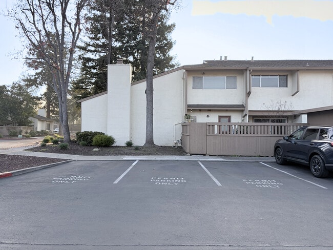 Building Photo - 1975 Olmo Way