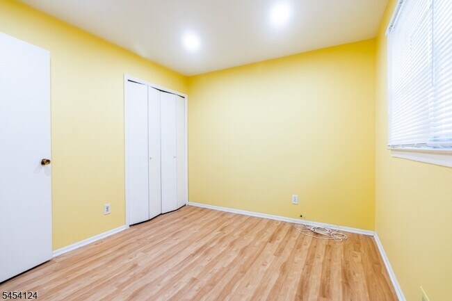 Building Photo - 640 Warfield Rd