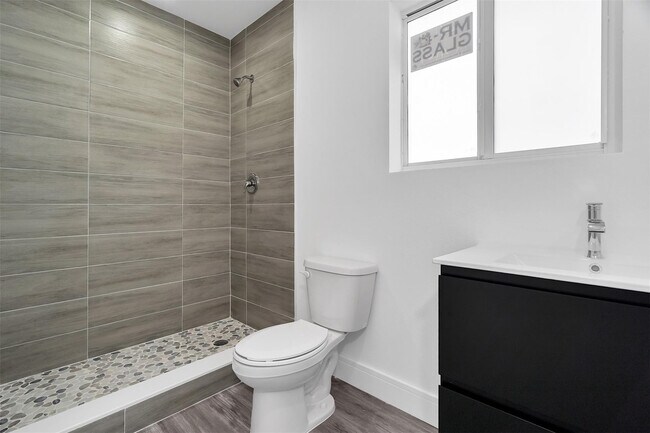 Building Photo - 2451 NW 21st St