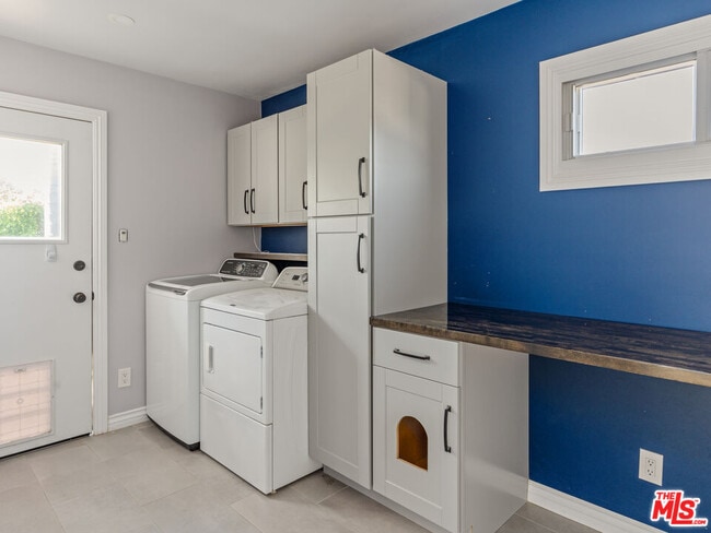 Building Photo - 7630 W 91st St