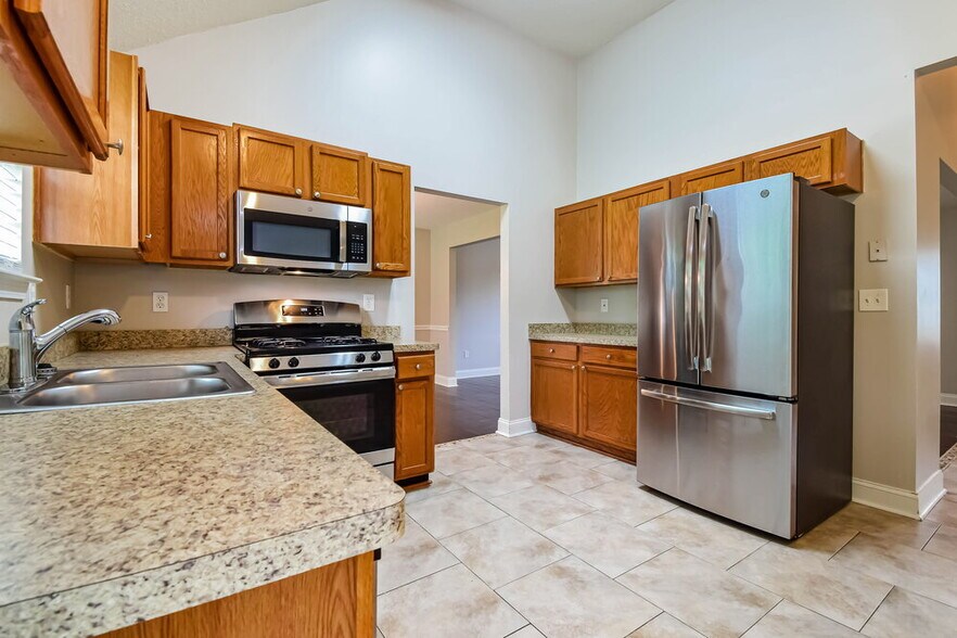 Building Photo - 10635 Misty Meadows Dr