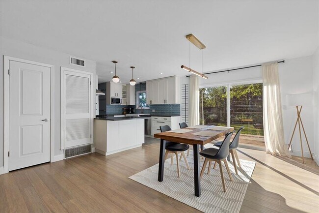 Building Photo - 5313 Harvest Ln