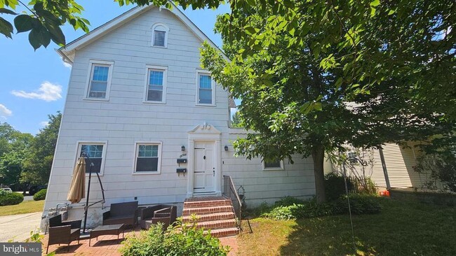 Building Photo - 534 Park Ave