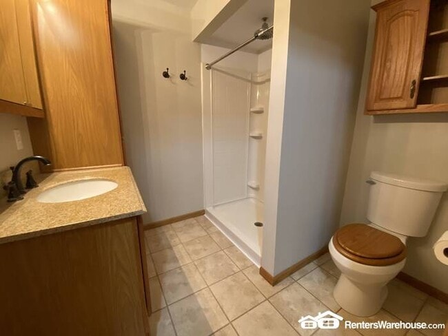 Building Photo - 3 bedroom/3 bath Townhome in Norwalk for Rent